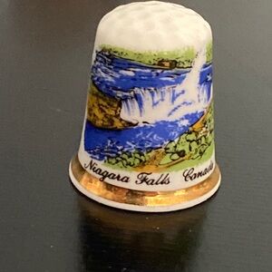 Niagara Canada Bone China souvenir thimble
